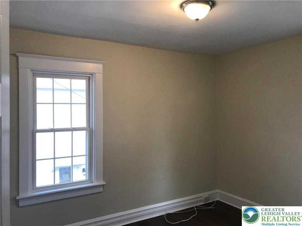 425 Bank St - Photo 6 of 11