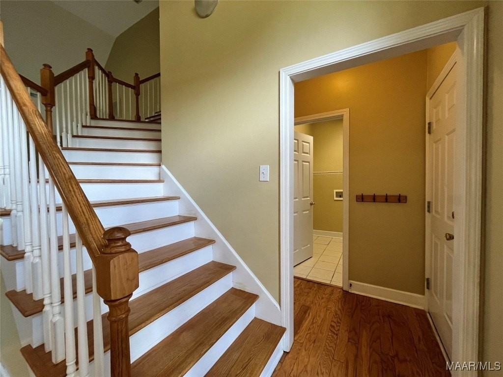 8512 Berrington Ct - Photo 4 of 36