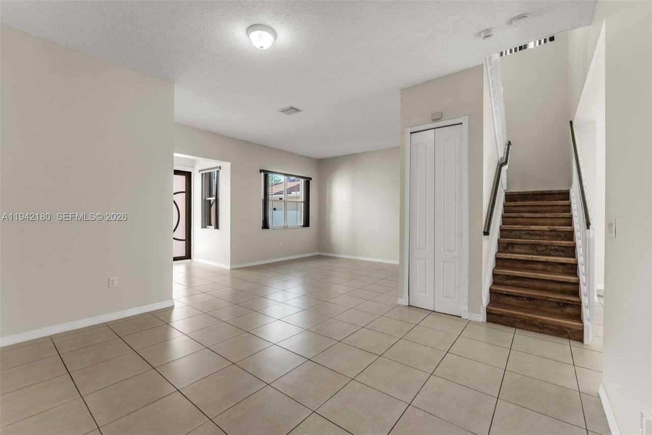 Ne 3rd Ct - Photo 7 of 8