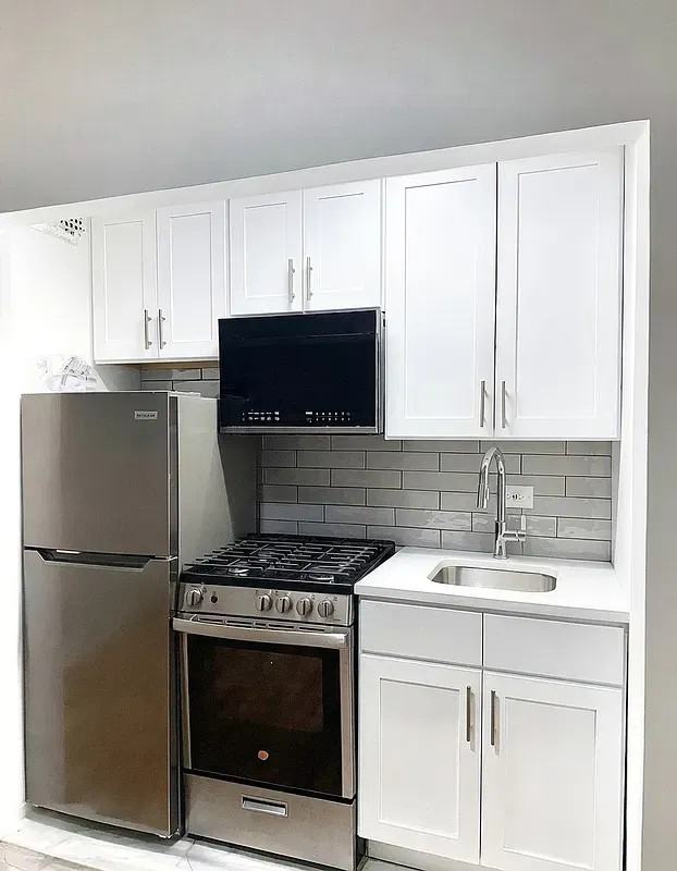 328 W 83rd St #1D - Photo 3 of 4