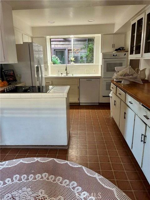 58 S Surfside Ave #B - Photo 3 of 8