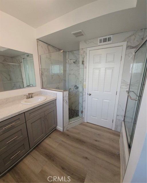 919 N Harwood St - Photo 2 of 8