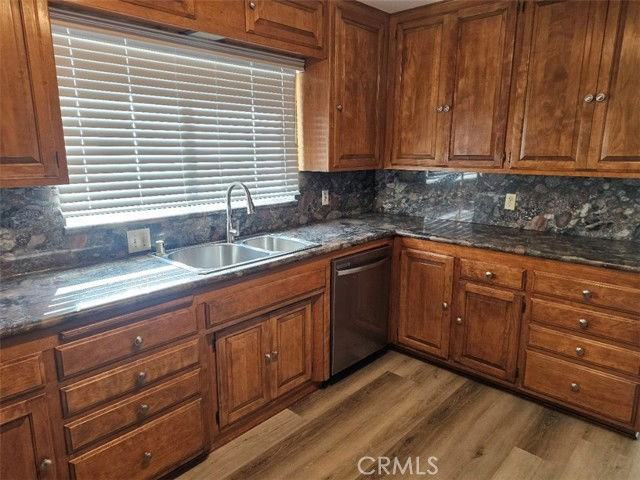 919 N Harwood St - Photo 4 of 8