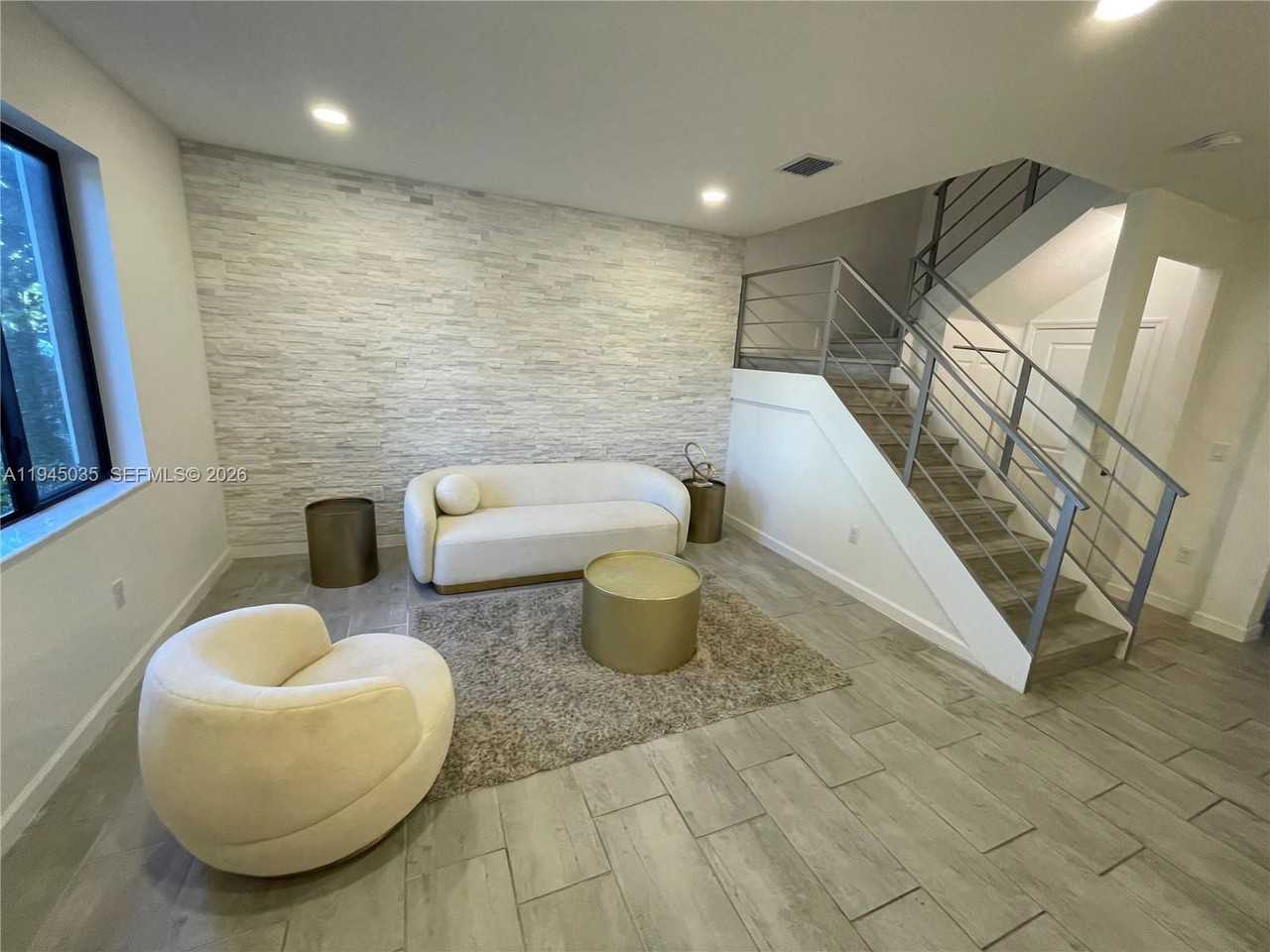 764 Ne 206th Ter - Photo 2 of 8