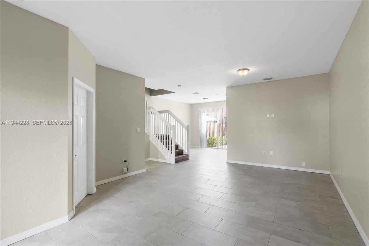 12476 Sw 122nd St - Photo 4 of 8