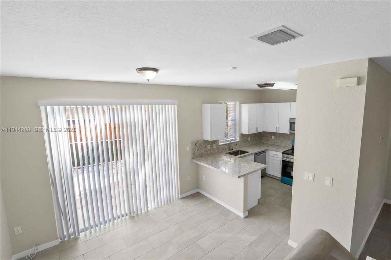 12476 Sw 122nd St - Photo 5 of 8