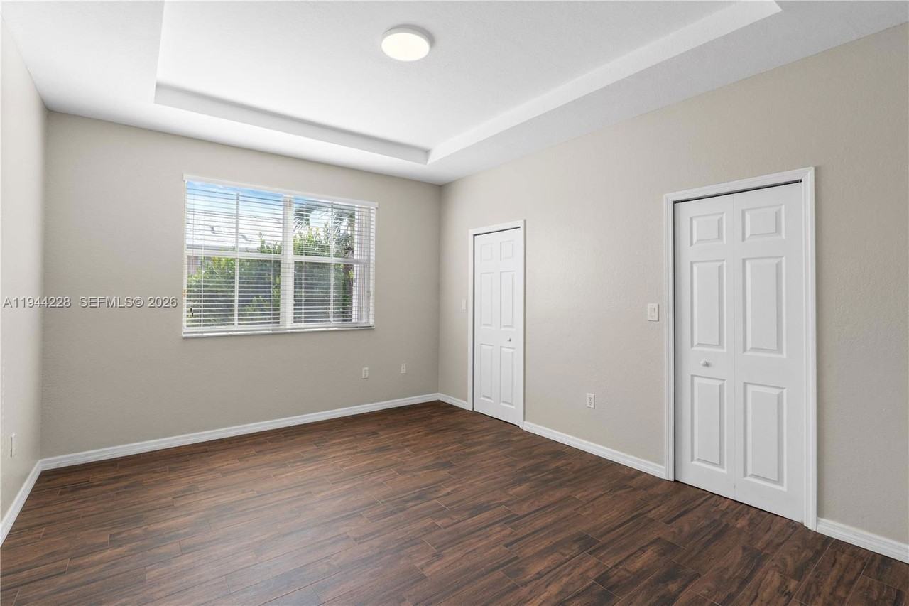 12476 Sw 122nd St - Photo 6 of 8