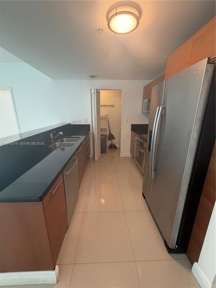 244 Biscayne Blvd #1210 - Photo 3 of 8