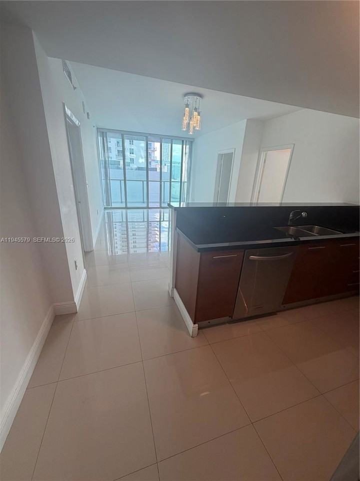 244 Biscayne Blvd #1210 - Photo 4 of 8