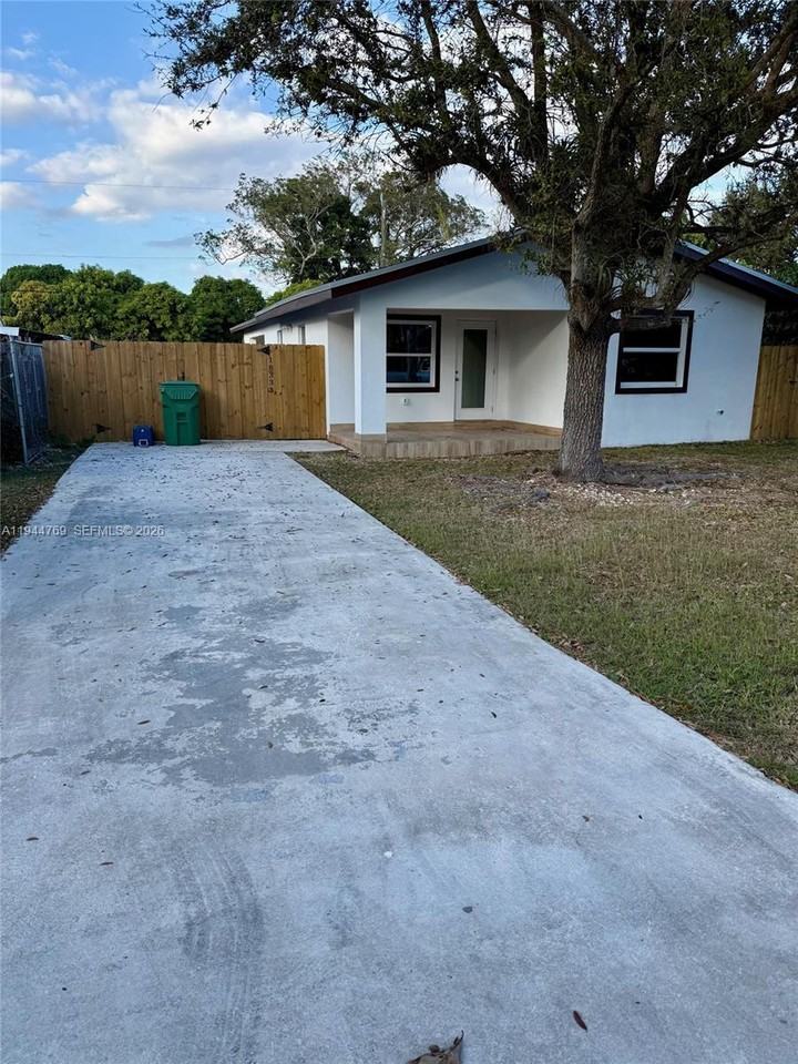 18333 Sw 296th St #18333 - Photo 2 of 8