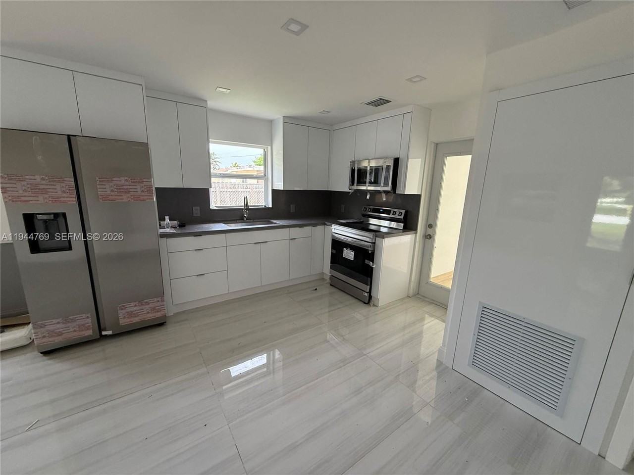 18333 Sw 296th St #18333 - Photo 3 of 8