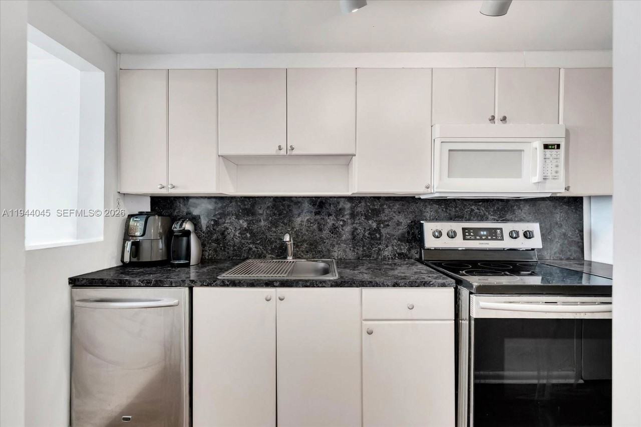 1200 West Ave #1511 - Photo 3 of 8