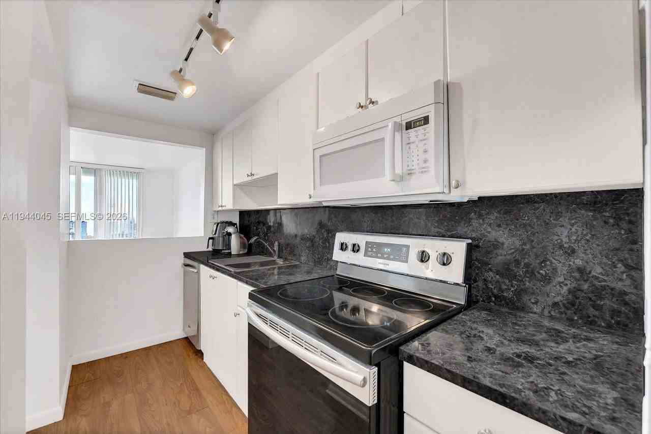 1200 West Ave #1511 - Photo 4 of 8