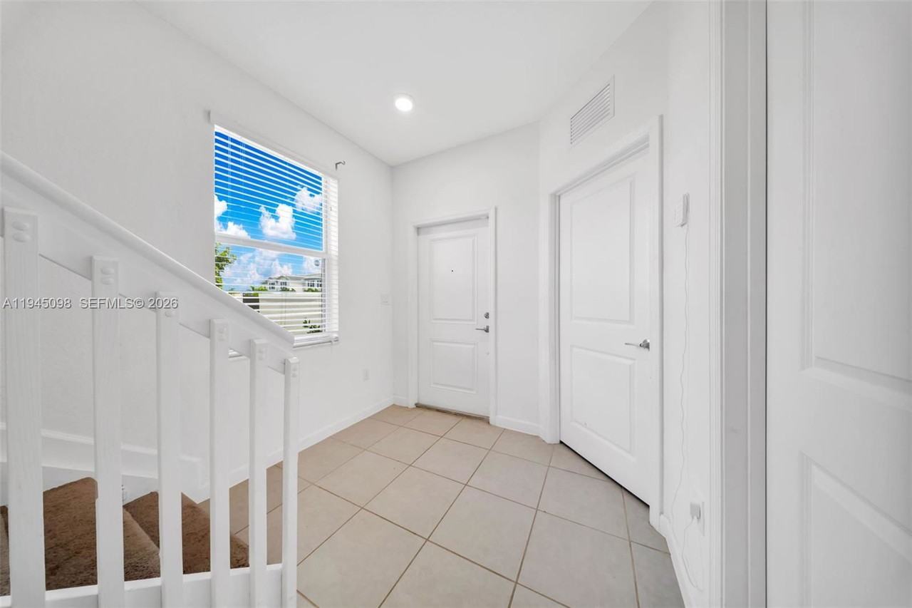 2699 Se 19th St #2699 - Photo 2 of 8