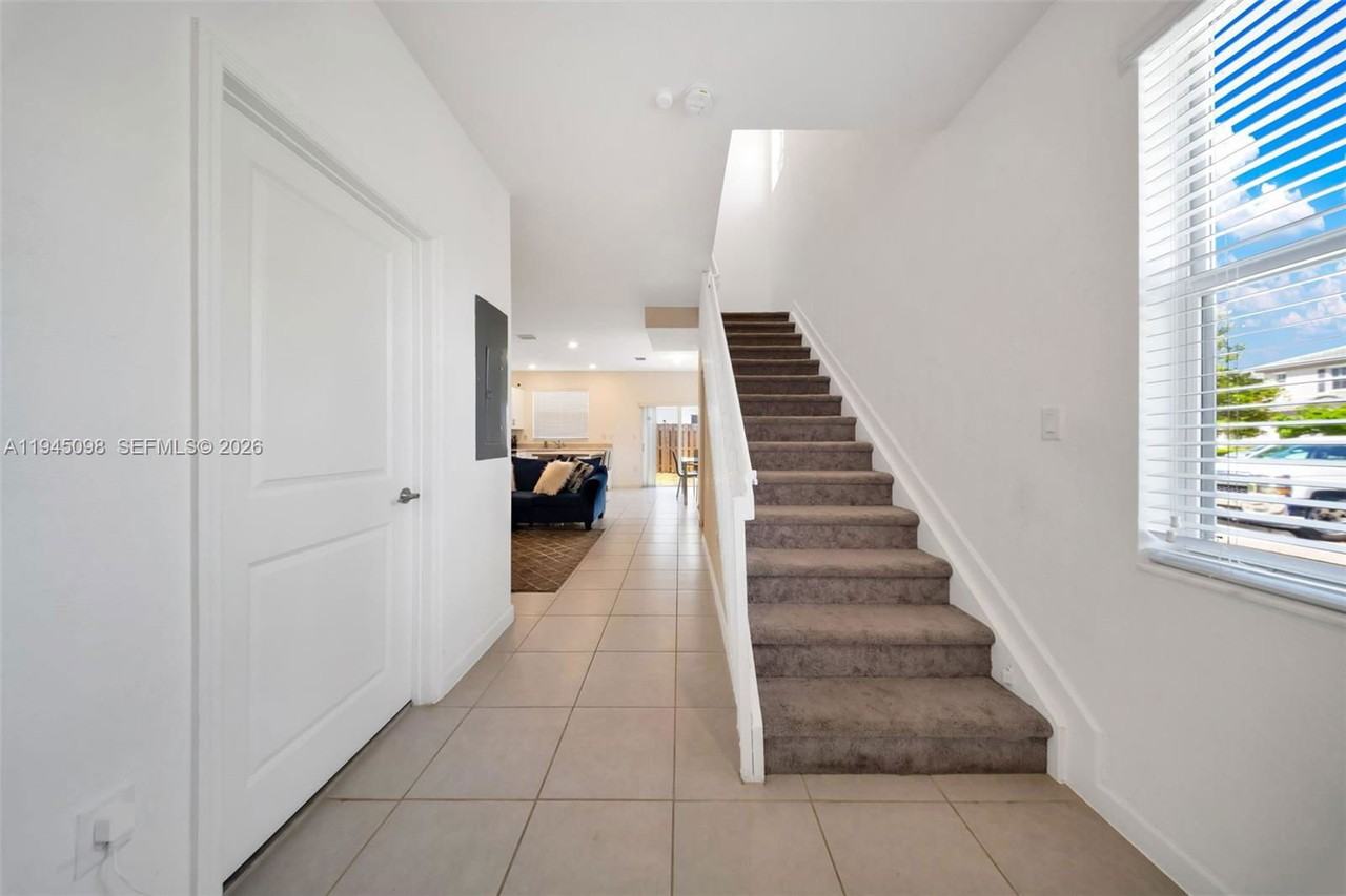 2699 Se 19th St #2699 - Photo 3 of 8