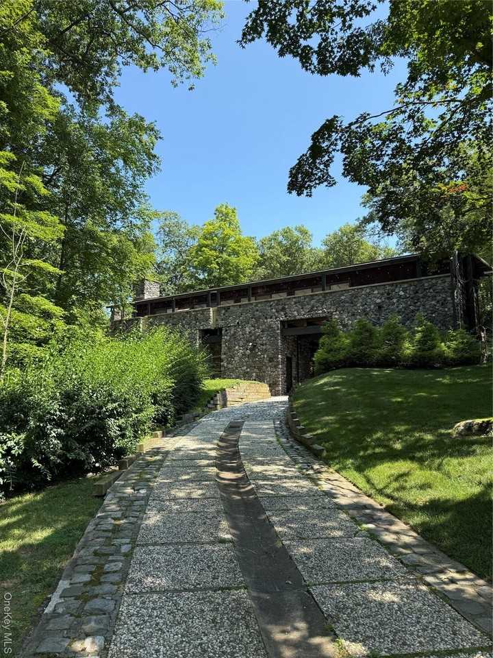 53 Woods Rd - Photo 2 of 31