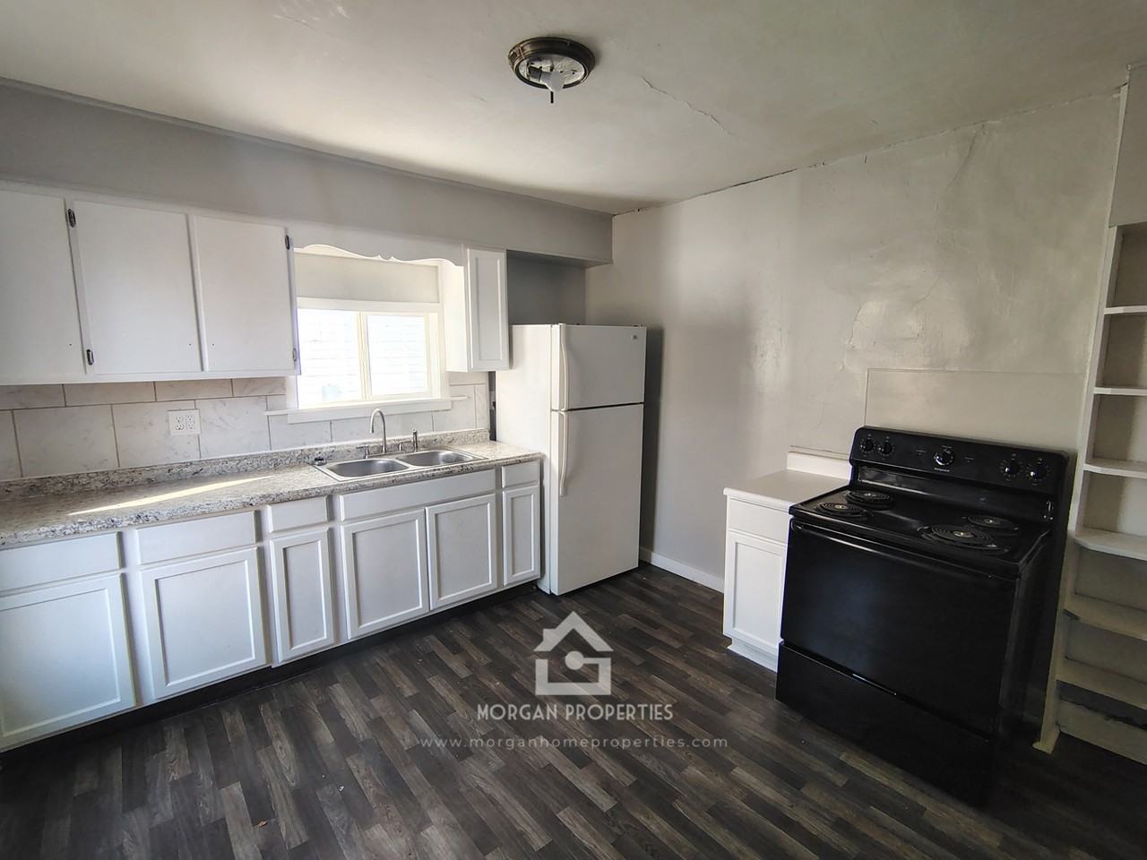 926 W 9th St - Photo 3 of 9