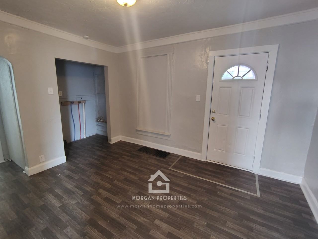 926 W 9th St - Photo 4 of 9