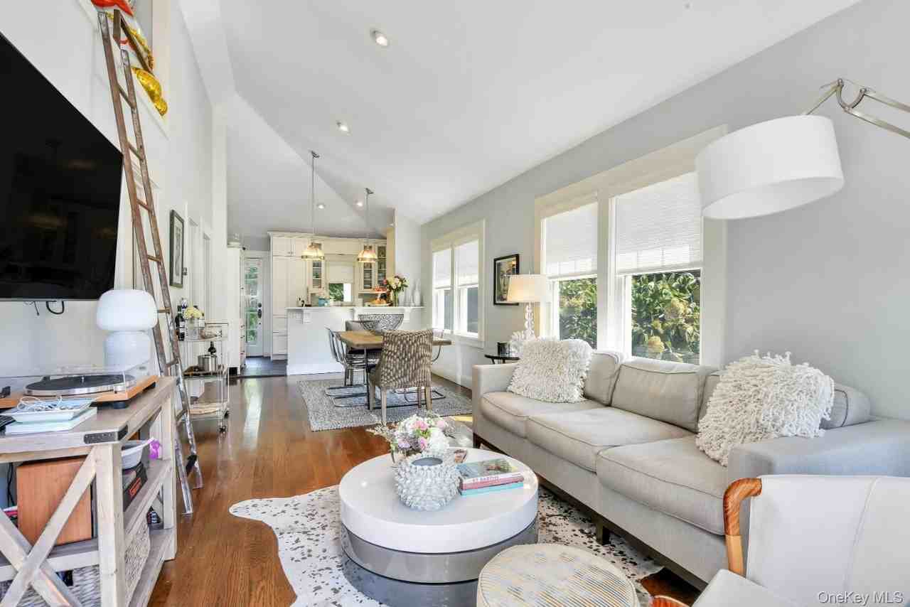 10 Henry St - Photo 4 of 19