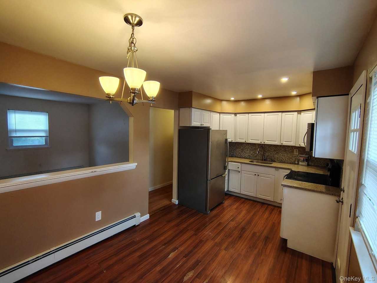 122 W 1st St - Photo 5 of 12