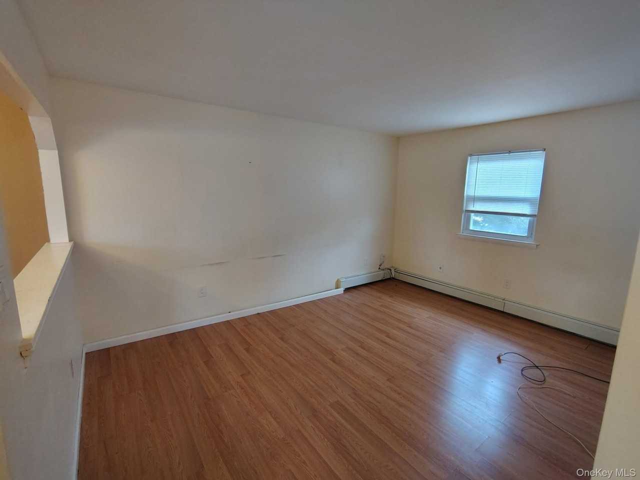 122 W 1st St - Photo 7 of 12