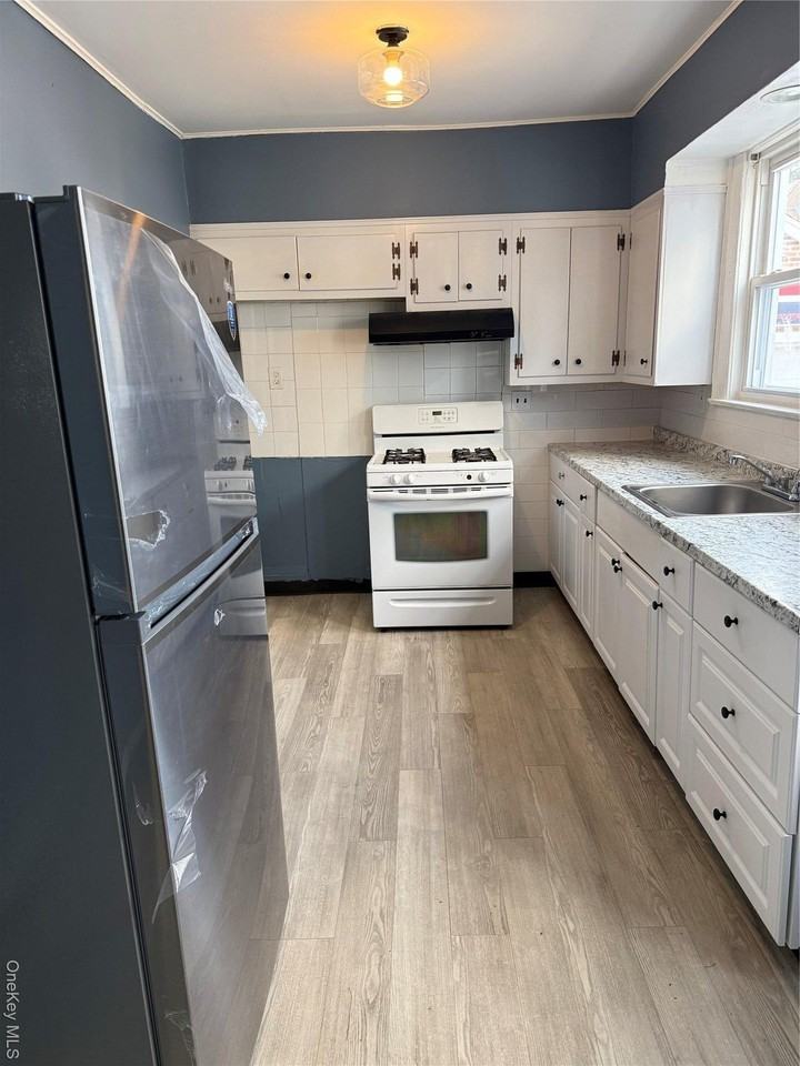 31 Lafayette Ave - Photo 3 of 7