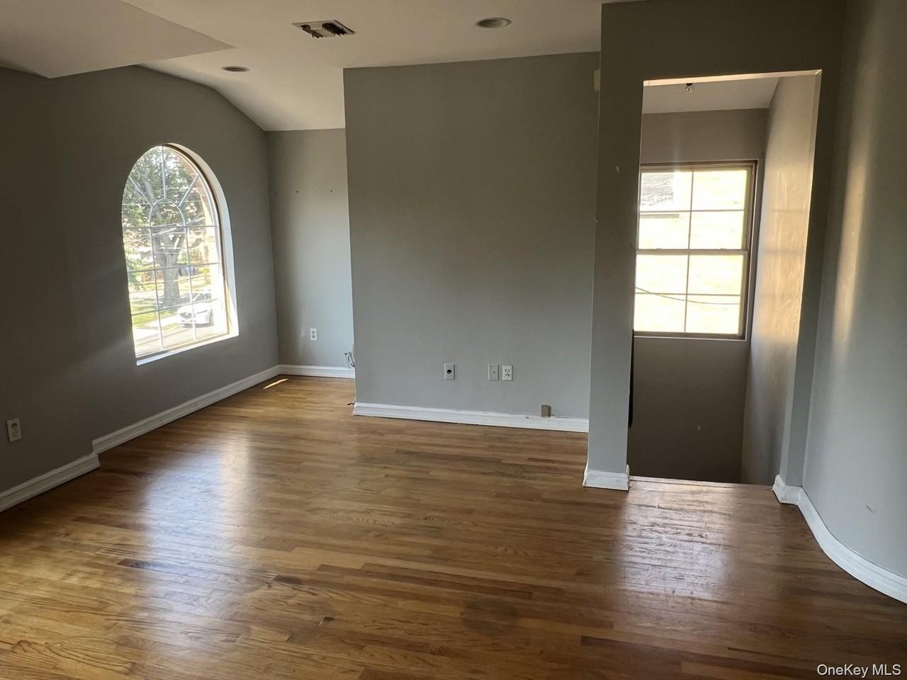 6131 136th St - Photo 2 of 15