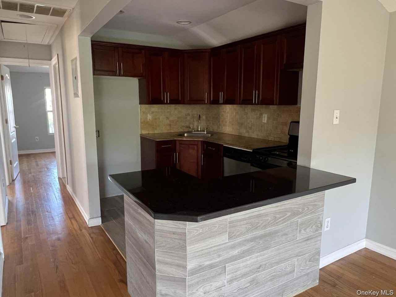 6131 136th St - Photo 4 of 15