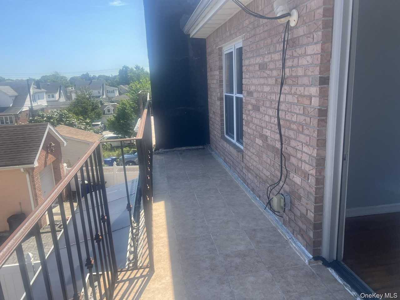 6131 136th St - Photo 6 of 15