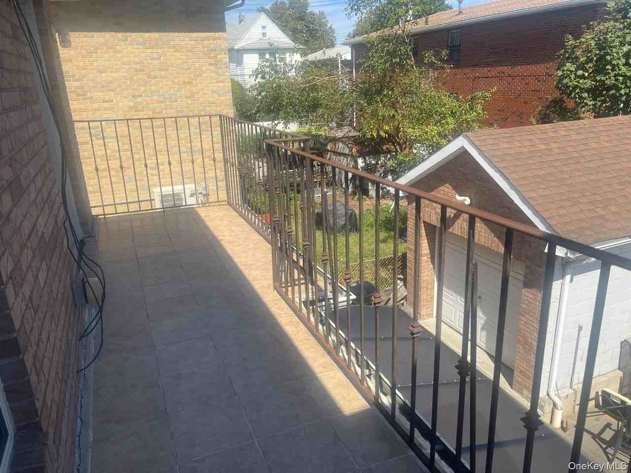 6131 136th St - Photo 7 of 15