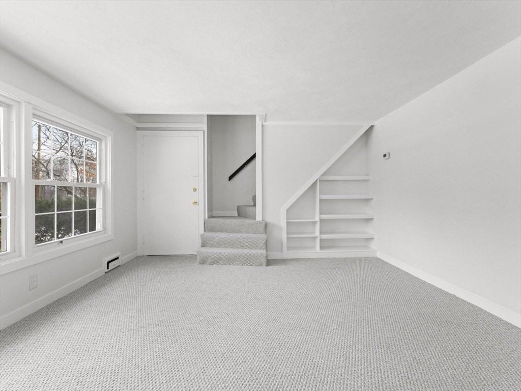 28 Crestview Dr Unit Rhs #RHS - Photo 3 of 34