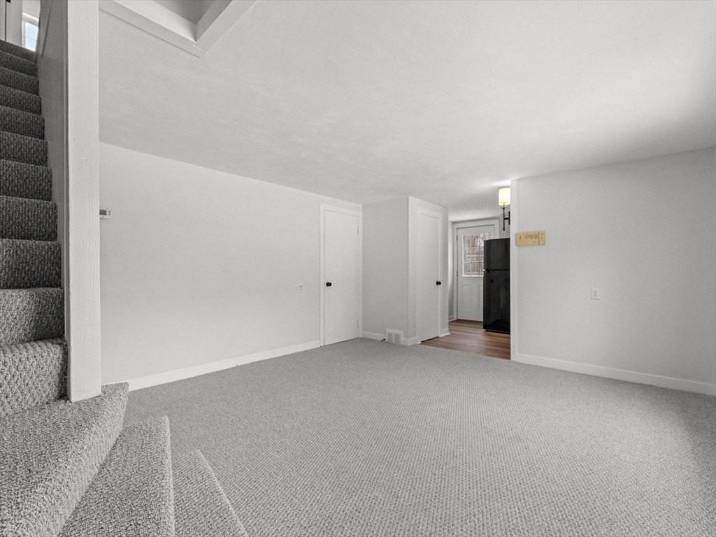 28 Crestview Dr Unit Rhs #RHS - Photo 4 of 34