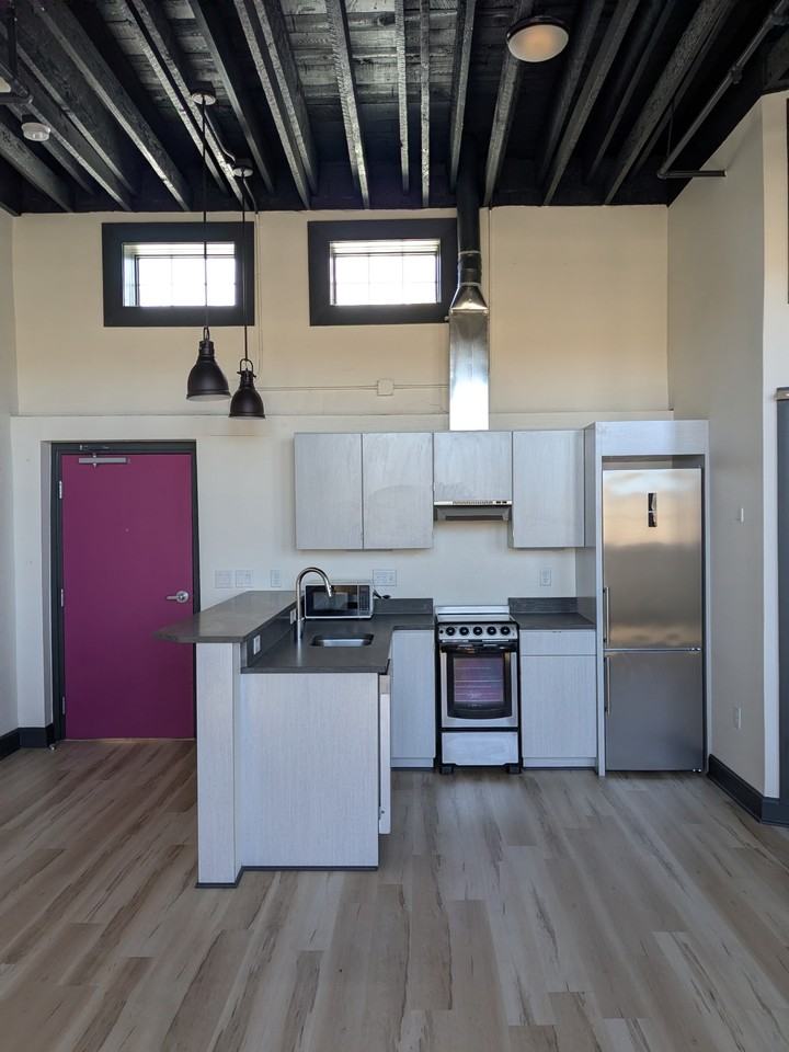 210 East Street - 204 #204 - Photo 3 of 10