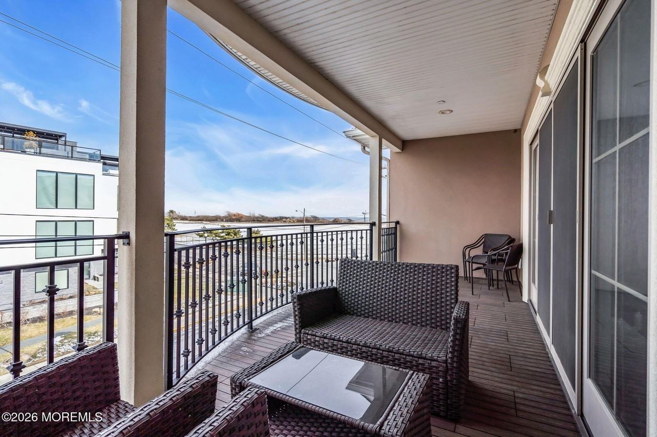 58 Seaview Ave - Photo 4 of 43