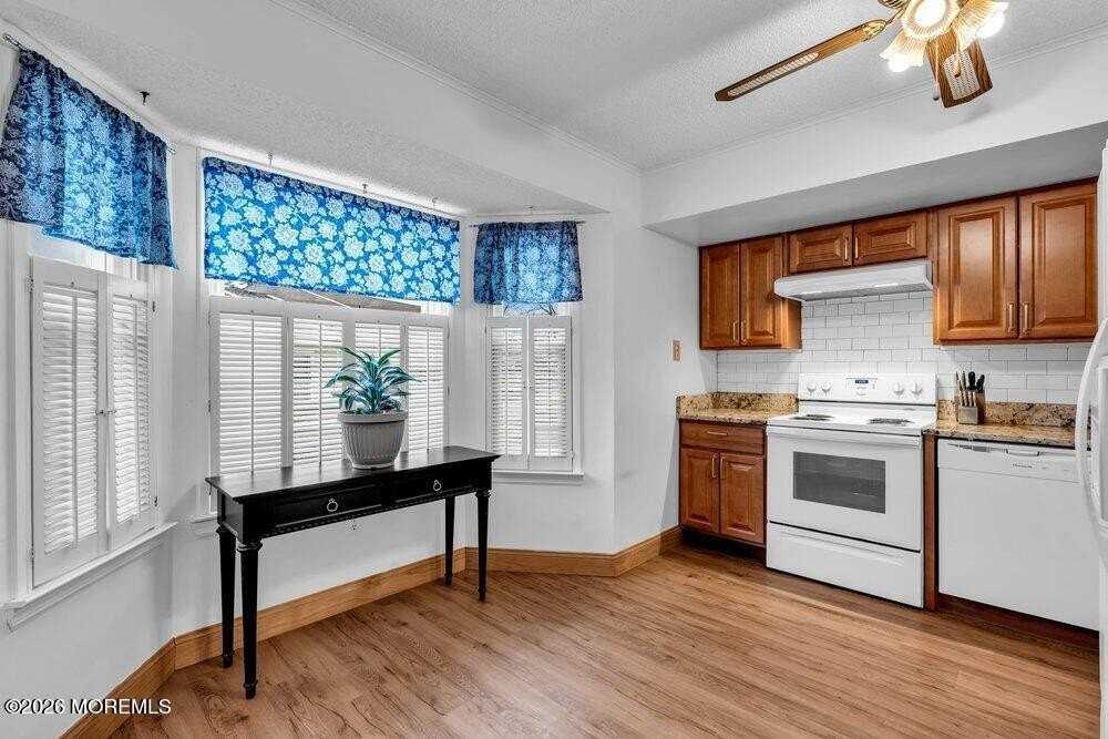 11 Sutton Dr - Photo 4 of 27