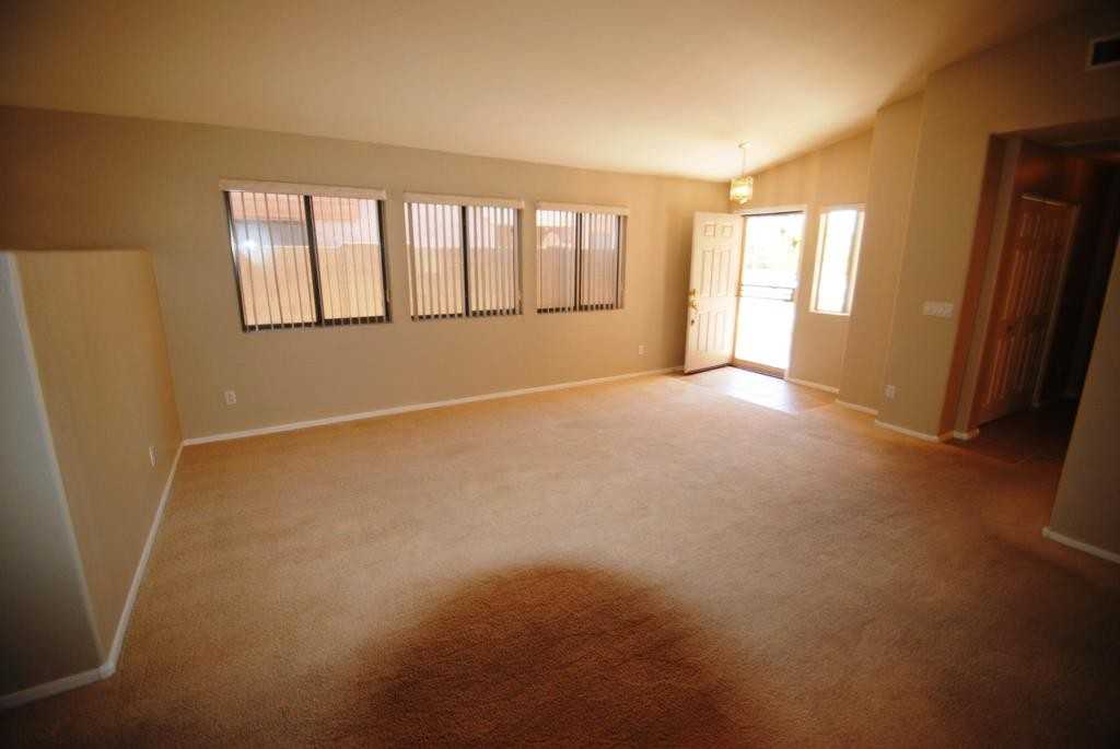 10384 W Tonopah Dr - Photo 2 of 16