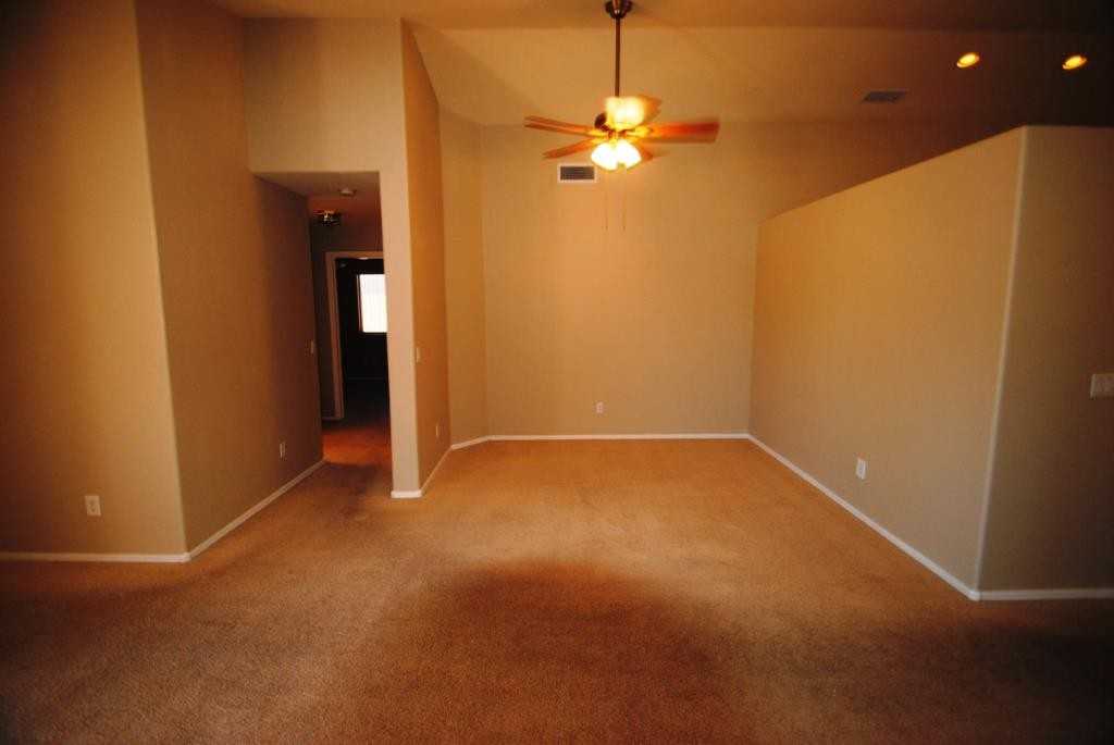 10384 W Tonopah Dr - Photo 3 of 16