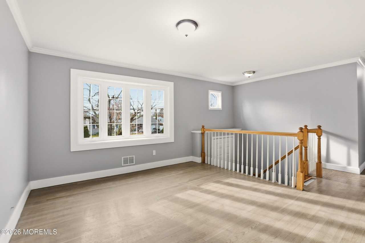 1184 Dell St - Photo 3 of 13