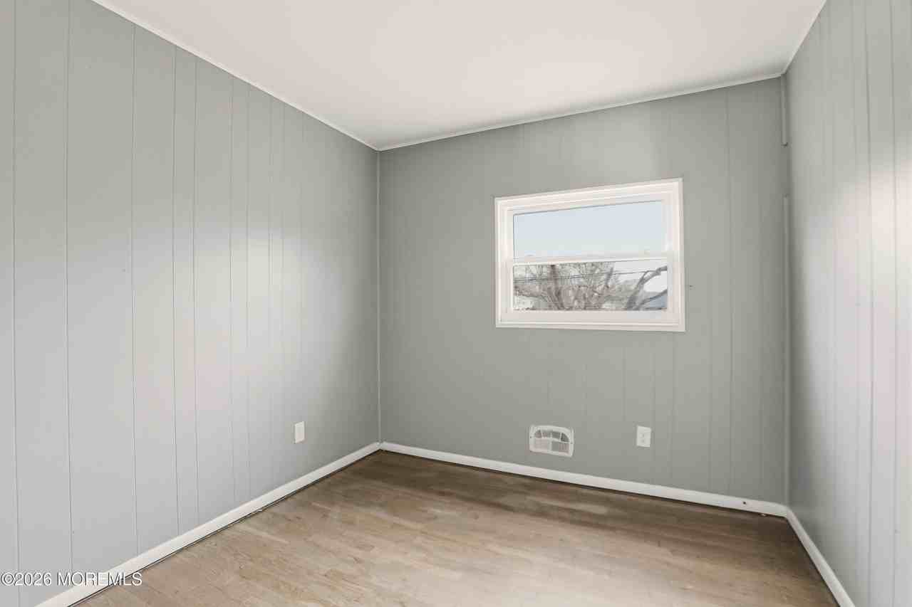 1184 Dell St - Photo 7 of 13