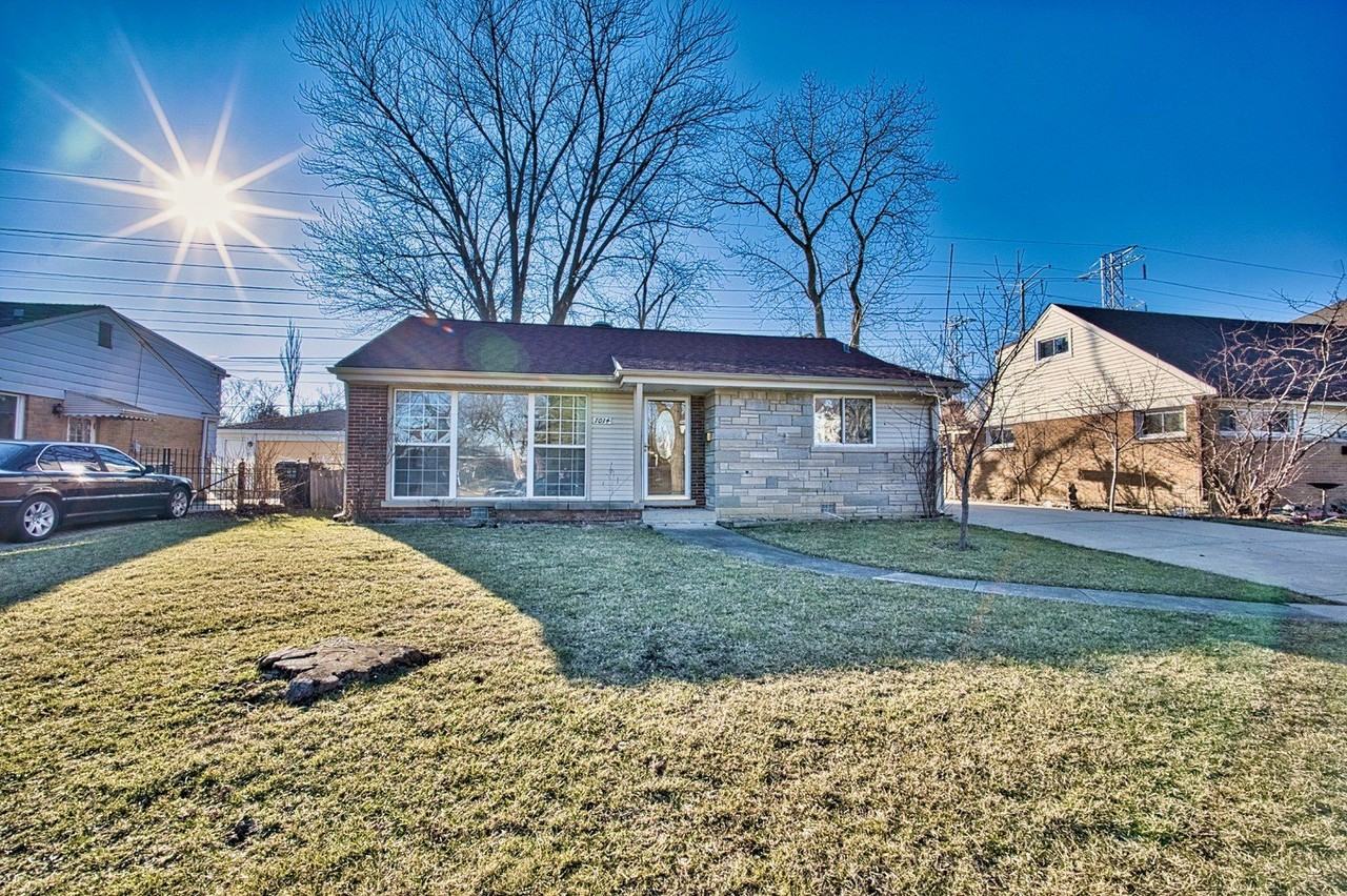 7014 N Kilbourn Ave - Photo 2 of 10