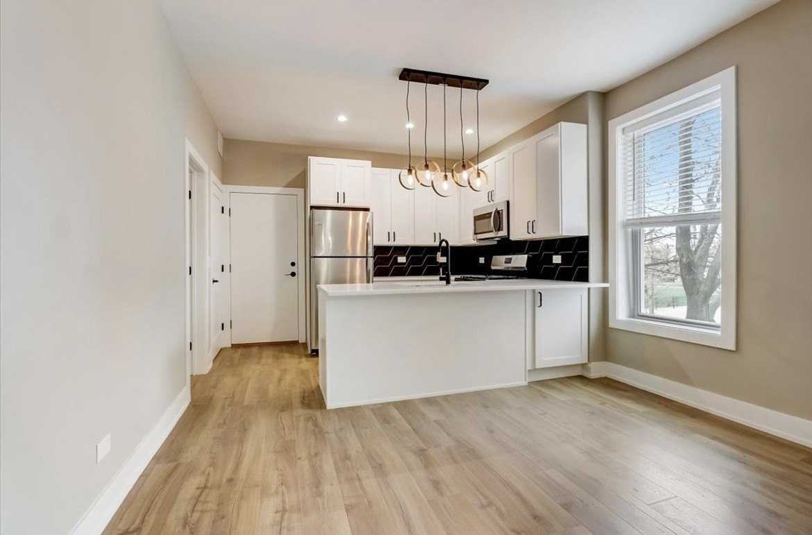 3001 N Sawyer Ave Apt 1w #1W - Photo 3 of 10