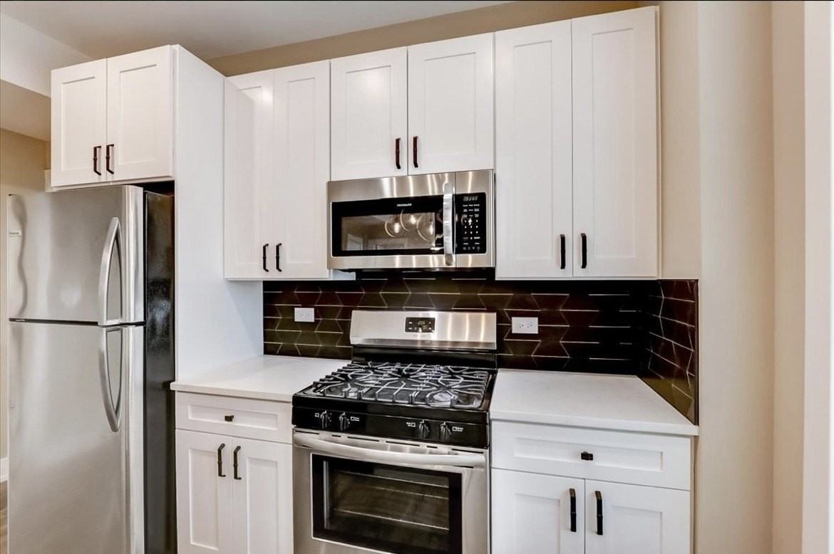 3001 N Sawyer Ave Apt 1w #1W - Photo 4 of 10