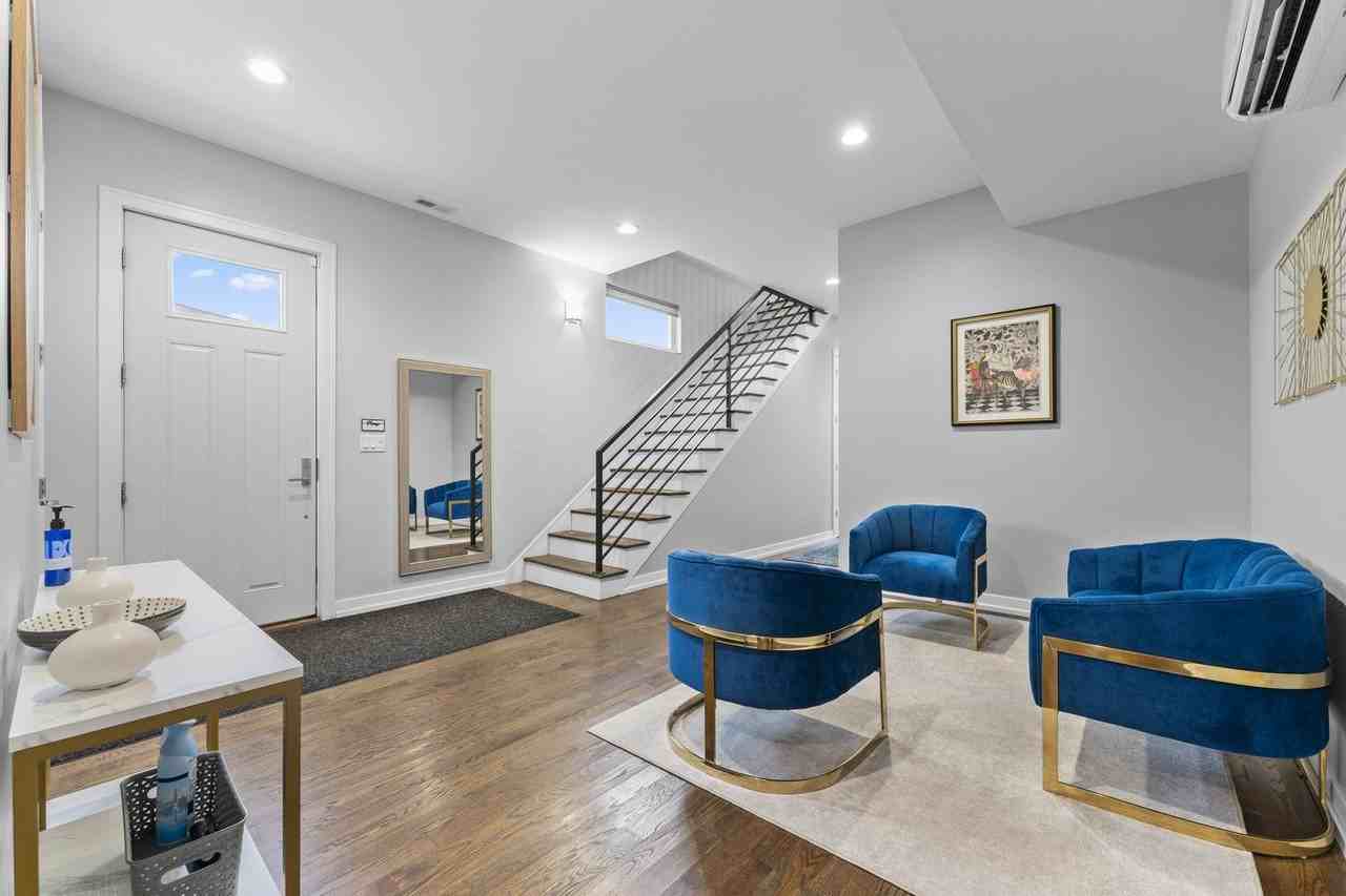 2437 W Jackson Blvd - Photo 2 of 29