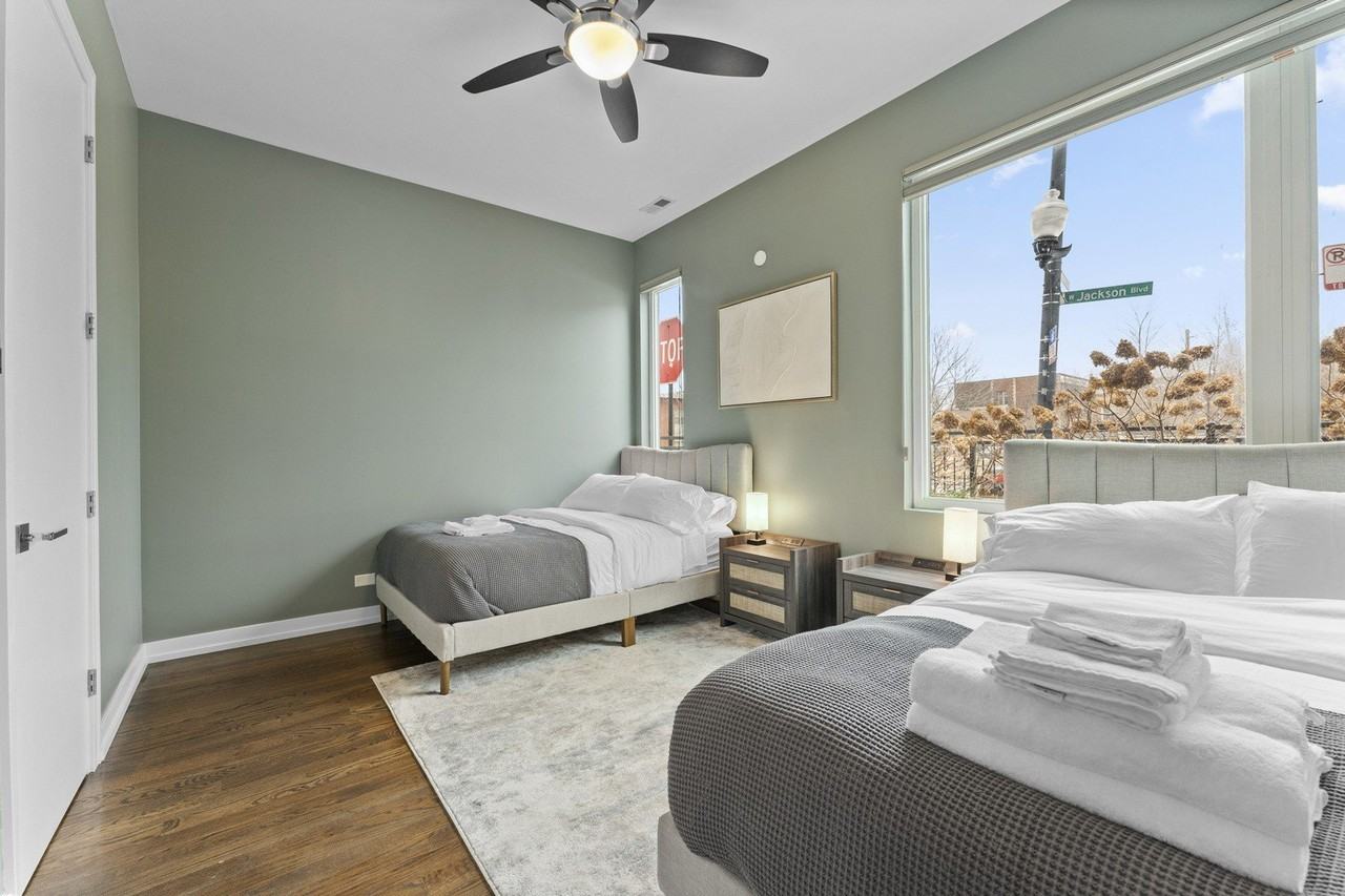 2437 W Jackson Blvd - Photo 3 of 29