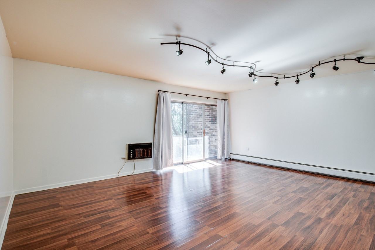 1049 W Ogden Ave Unit 1-112 #1-112 - Photo 6 of 23