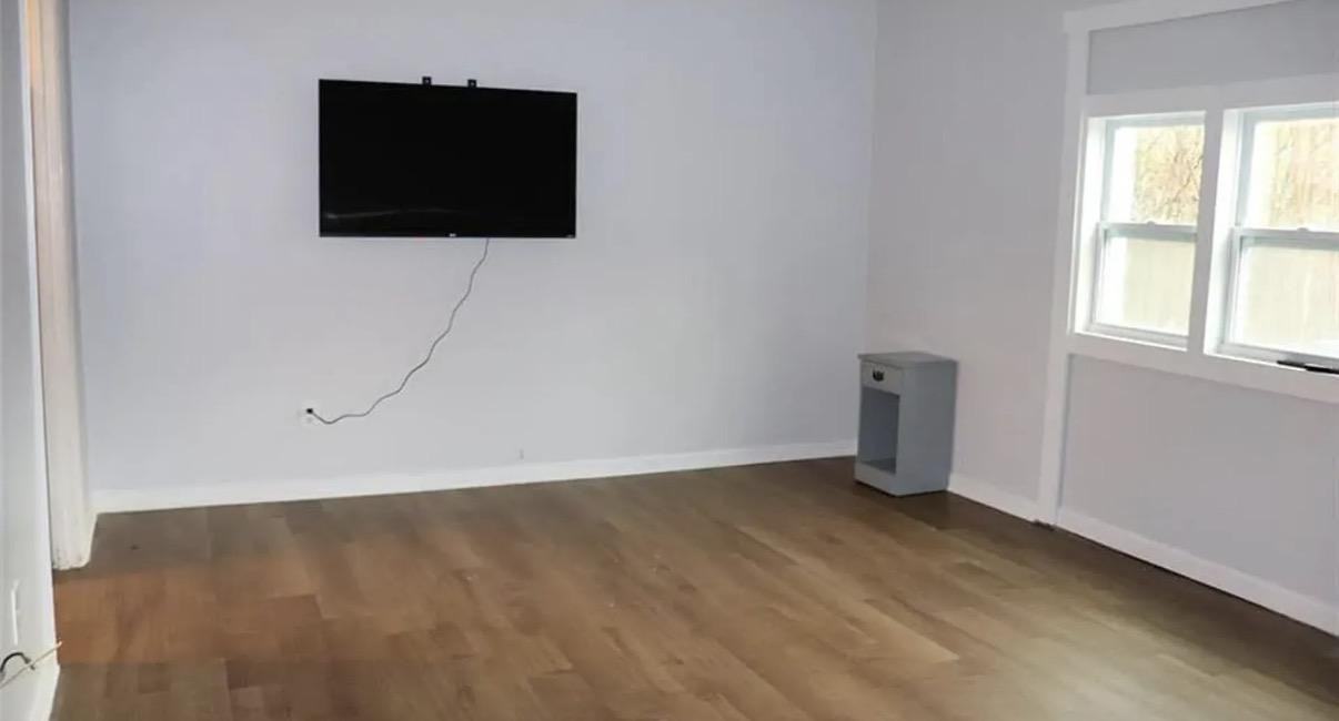 Stratford Ln - Photo 2 of 8