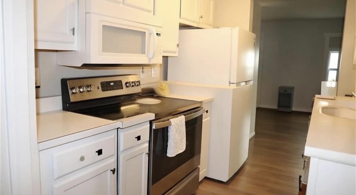 Stratford Ln - Photo 3 of 8