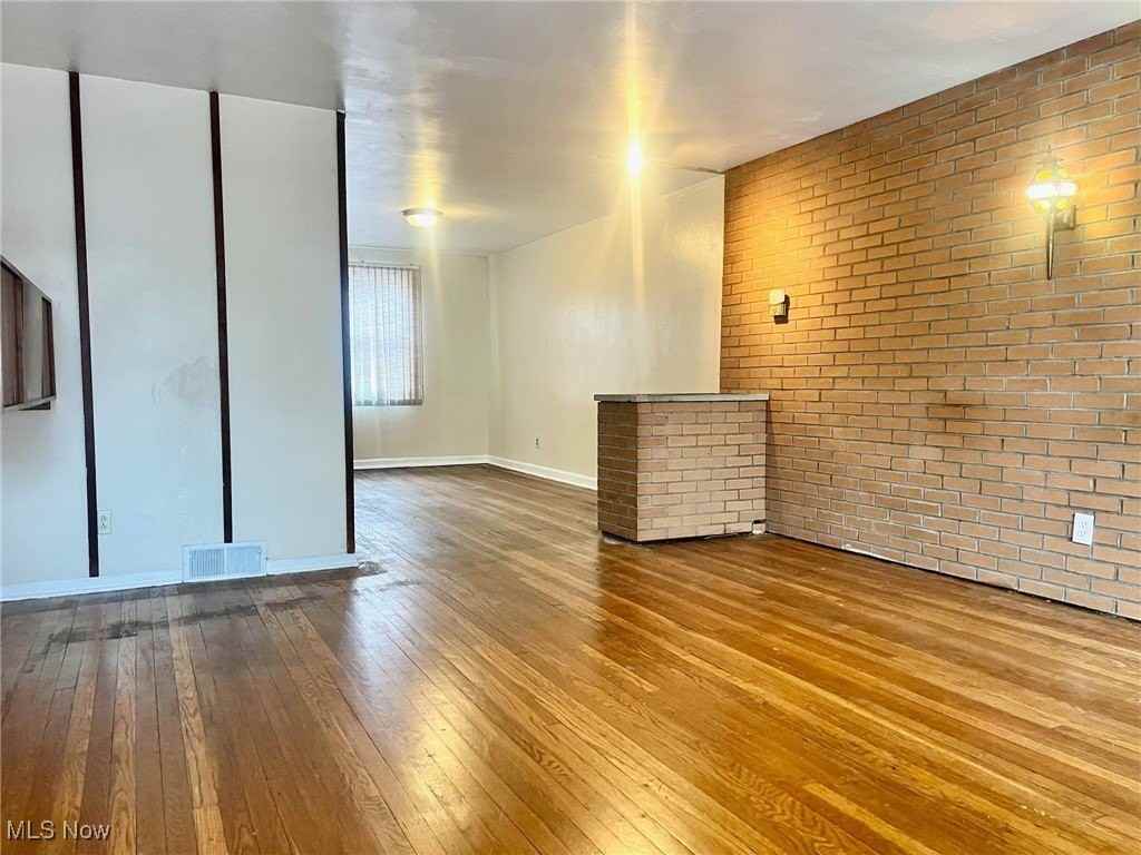 20608 Harvard Ave - Photo 3 of 17