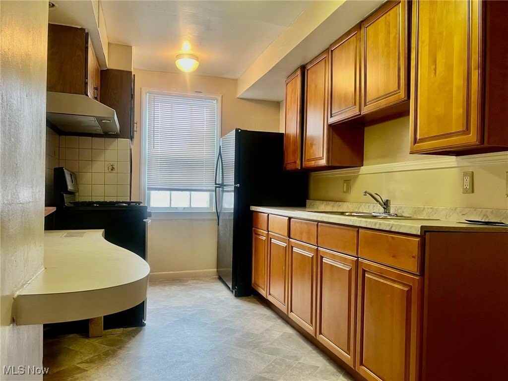 20608 Harvard Ave - Photo 6 of 17