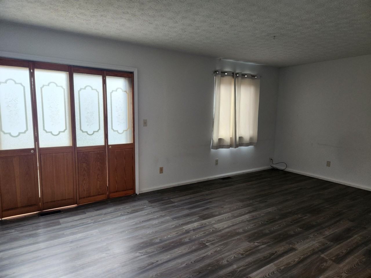 944 Ravine Dr - Photo 2 of 16